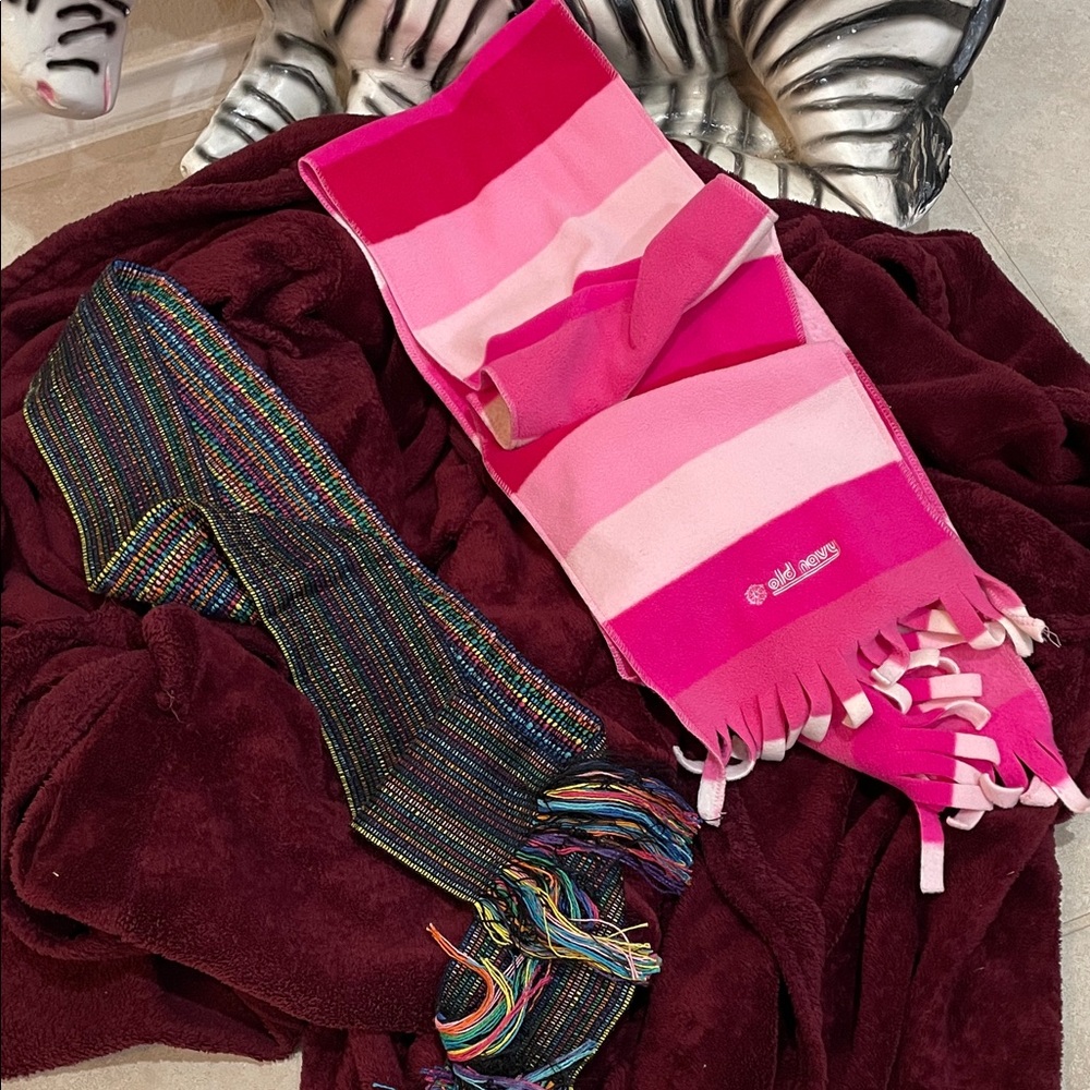 BUNDLE OF 2 NECK FRINGED SCARVES Rare Find Stone Handwoven and Fleece Old Navy
